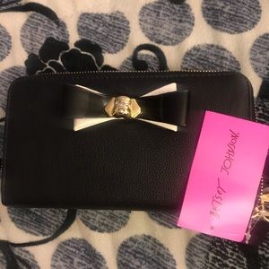 Betsey Johnson Zipper Wallet